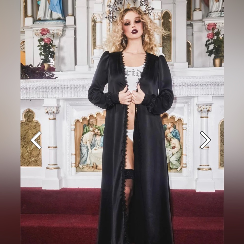 Unholy Black Bride Robe - Picture 2 of 6